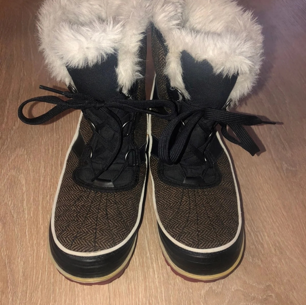Sorel waterproof snow boots 9.5